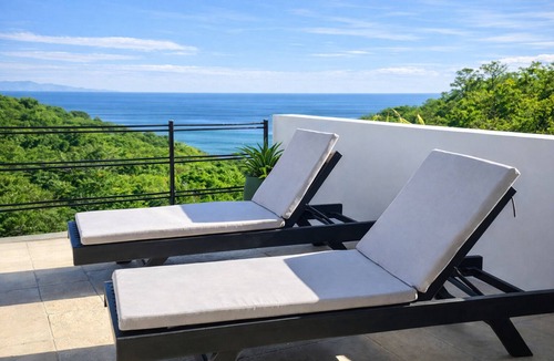 Paradise Bay House | Modern Ocean View Home with Infinity Pool - 1 Min to Town
