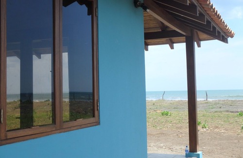 Leon House | Surf, Sun & Serenity – 2BR Beachfront Home at Playa Tesoro