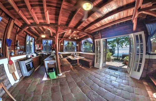 Pochomil House | Oceanfront King Room with Private Balcony, Pool & A/C