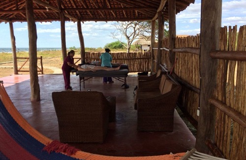 Leon Cabin | Quaint and cozy, studio beachfront cabana