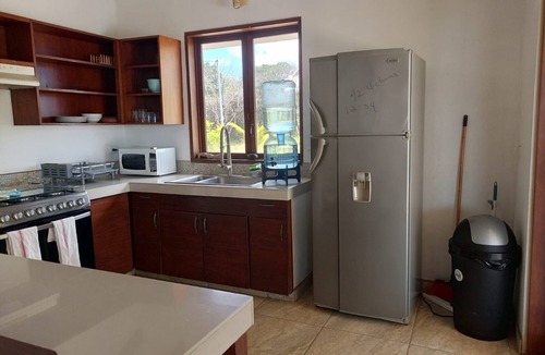 Leon House | Relax in Style – 2BR Beachfront with Pool at Playa Tesoro