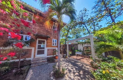 Pochomil House | Romantic BeachHouse Balcony Bedroom for Couples w/AC, Pool and Amzng Sunsets