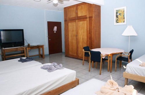 Managua Bed & Breakfast | ROOM 1-B - 4 SINGLE BEDS