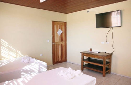 Managua Bed & Breakfast | ROOM 1-B - 4 SINGLE BEDS