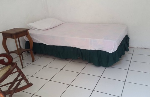 Leon House | Rooms by the cathedral available $12/person Free breakfast