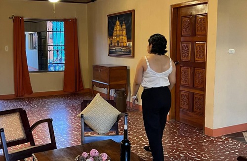 Leon House | Spacious 5-bedroom house in amazing León with AC, WiFi