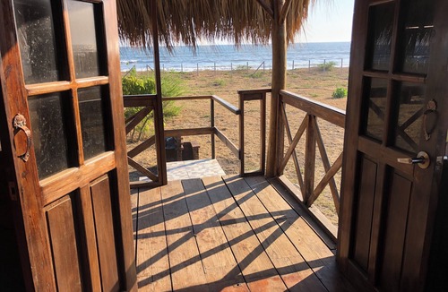 Leon Cabin | Steps to Surf – Beachfront Loft Cabana with Kitchenette