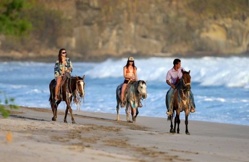 Playa Colorado Villa | Surf Villa in Hacienda Iguana | Pool | Bikes