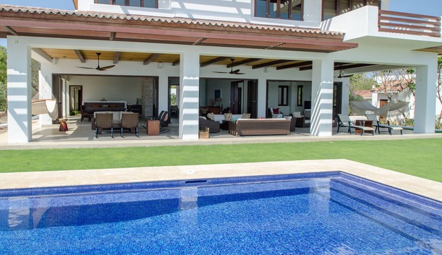Captiva: Hacienda Iguana's Premier Surf-front Home (7br, 8ba, full deluxe)
