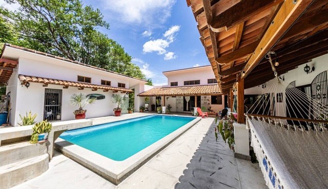 Casa Lia Rose - Steps from the beach!