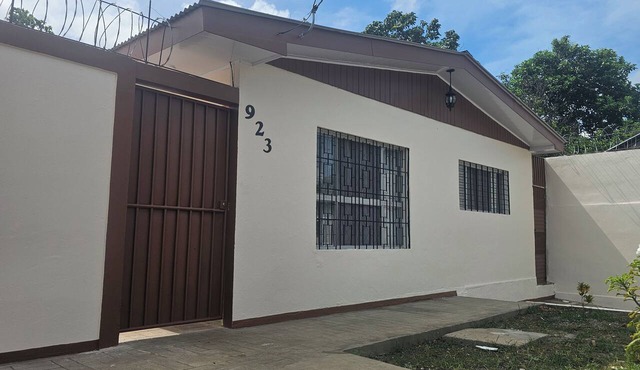 Cozy 3-bedroom house with AC in charming, centrally located Masatepe, in Masatepe