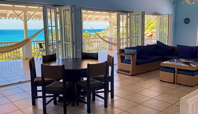Exquisite Victorian-style beach house to enjoy magical sunsets with family.