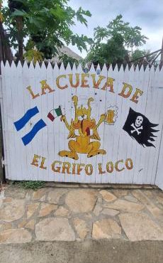 Hostal La Cueva del Grifo Loco surf&Bikers