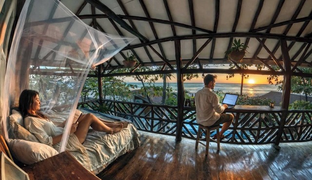 Oceanfront King Room with Private Balcony, Pool & A/C in Pochomil