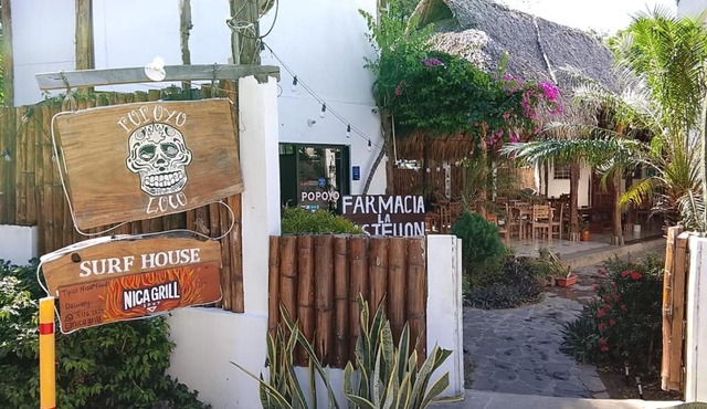 PopoyoLoco Surf House