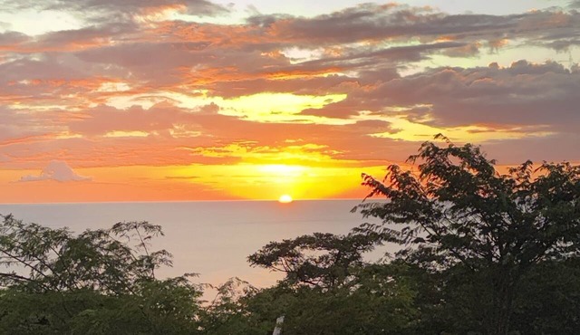 Studio apartment with ocean view, minutes away from the beach, surf, & swimming!