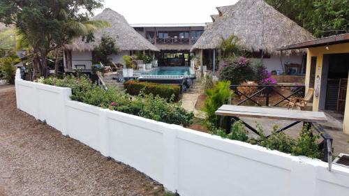 Lomas de Palermo Hostel | Albergue Casa de Olas - Eco Rustic Hostel