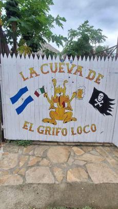 Puerto Sandino Hostel | Hostal La Cueva del Grifo Loco surf&Bikers