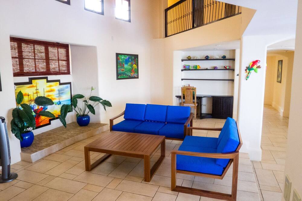 Photo of Livingroom in Pacific Marlin
