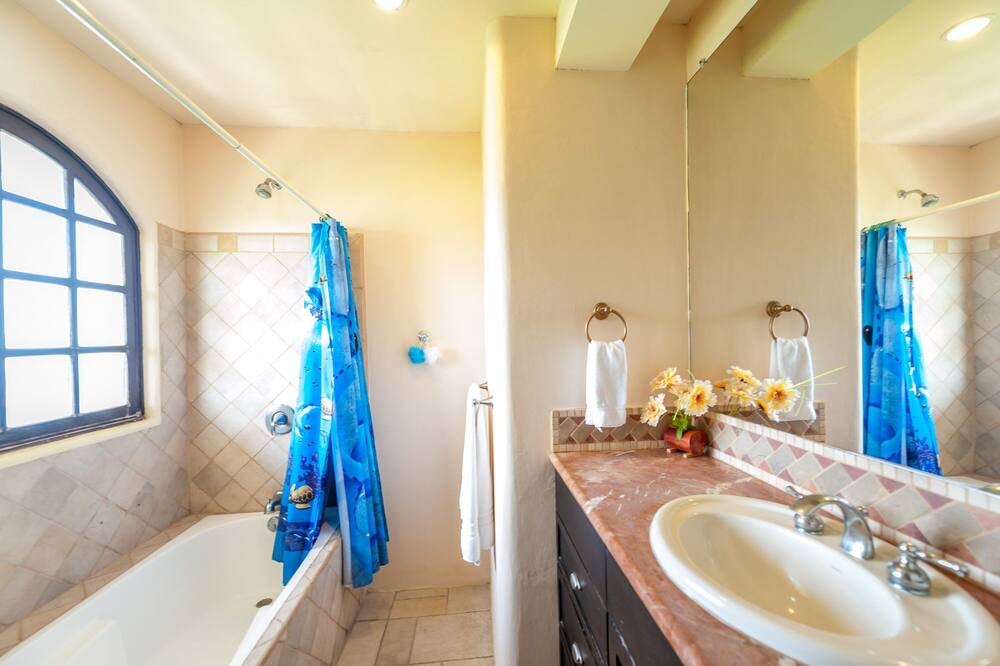 Photo of Bathroom in Pacific Marlin