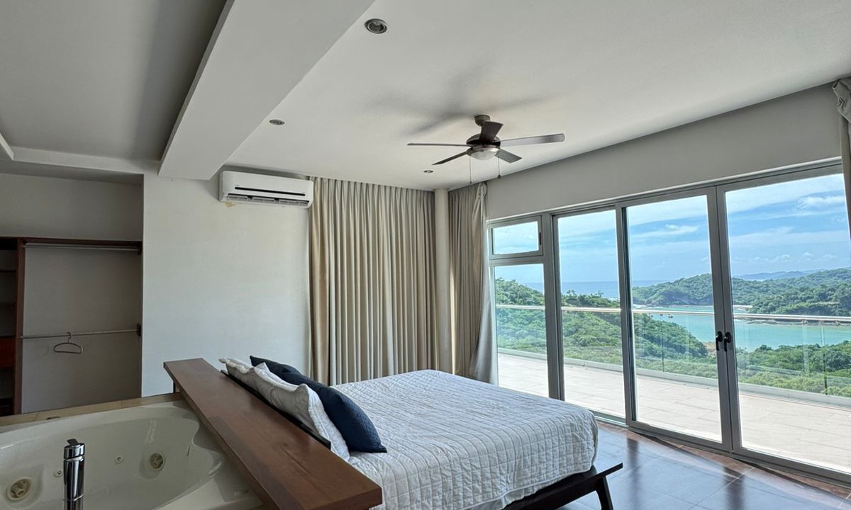 Photo of Bedroom in Pacific Marlin