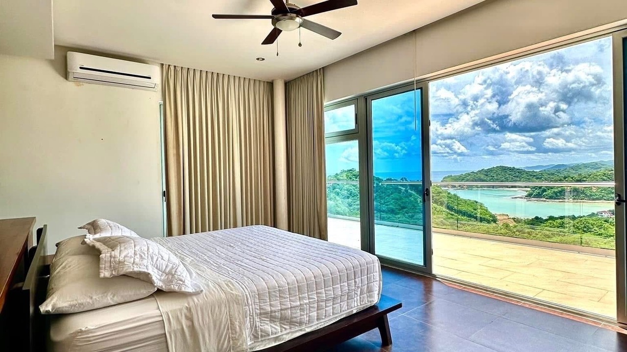 Photo of Bedroom in Pacific Marlin