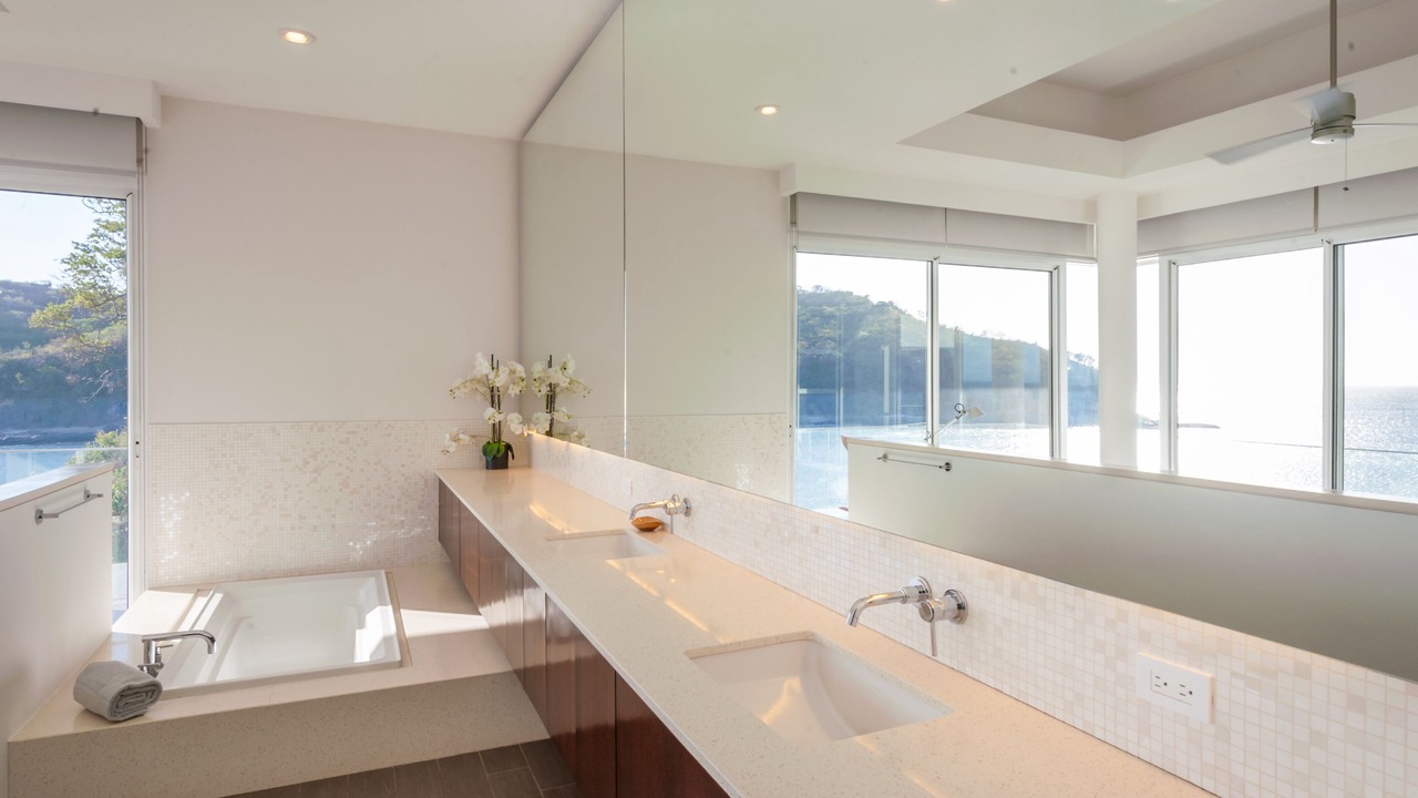 Photo of Bathroom in Paradise Bay