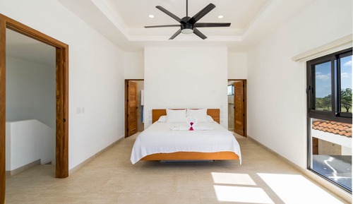 Luxury House, 4 Bedrooms, Beachside
