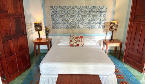Deluxe Room, 1 Queen Bed, Private Bathroom