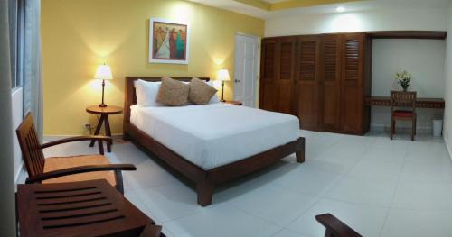 Queen Room