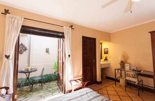 Managua Hotel | Los Robles Charming Colonial Boutique Hotel