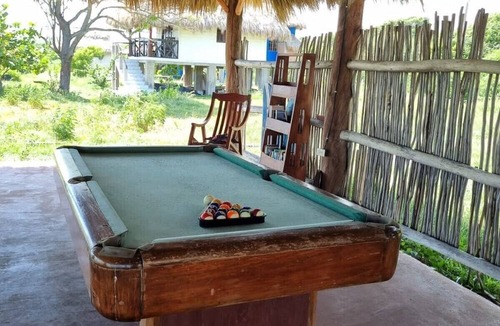 Leon Cabin | Quaint and cozy, studio beachfront cabana