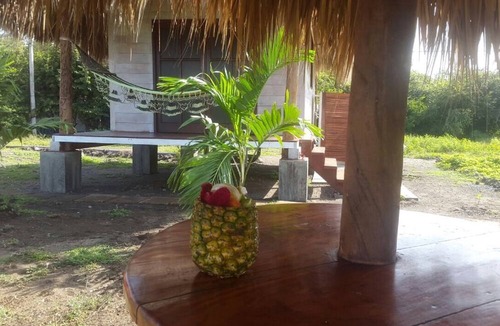 Leon Cabin | Quaint and cozy, studio beachfront cabana