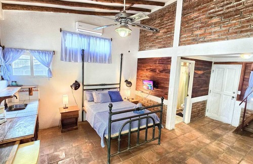 Pochomil Apartment | 2 Casitas for 8 Guests on Beach Front w Pool AC