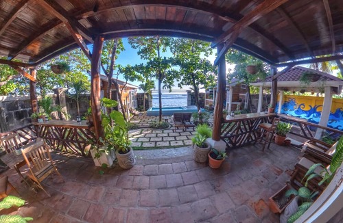 Pochomil House | Balcony Bedroom Suite w Romantic Sunsets - AC - Pool