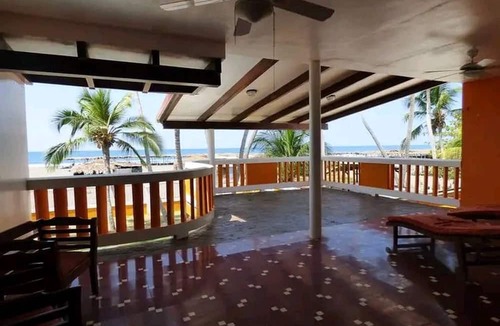 Poneloya House | Beachfront House With Pool - Perfect for 12 People