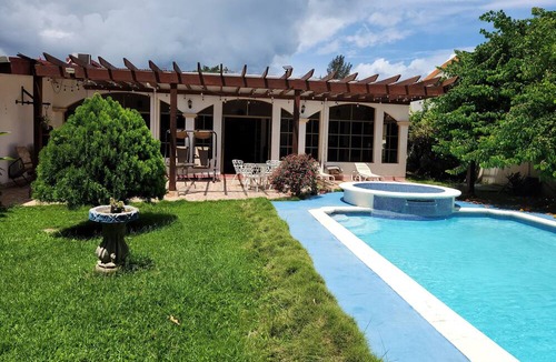 Managua House | Casa Entera con Alberca en las Colinas Managua, Apta Para Familias
