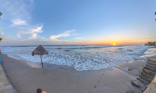 Pochomil House | Romantic Beachfront Casita w Pool - AC - Sleeps 4