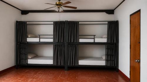 Leon House | Casa Mundo Verde - Local Hostel