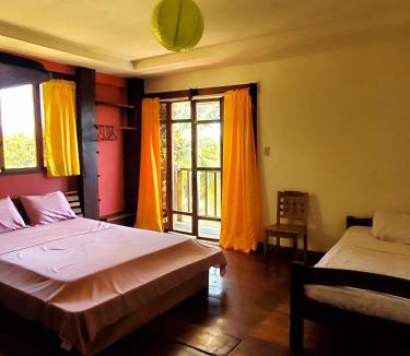 Poneloya Hotel | Yellow Submarine Hostal