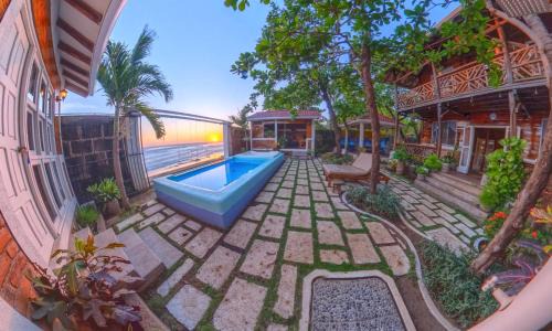Pochomil House | Romantic Beachfront Casita w Pool - AC - Sleeps 4