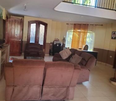 Chinandega House | Casona Blanca Guesthouse
