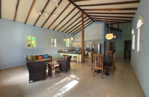 Aserradores House | Casa Amarilla