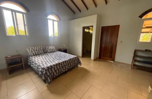 Aserradores House | Casa Amarilla