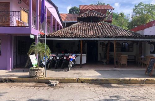 Moyogalpa Hotel | The Landing Hotel And Restaurant