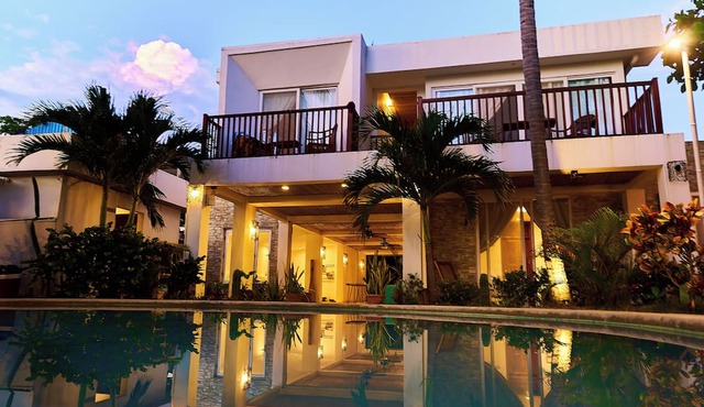 Aaki Hotel