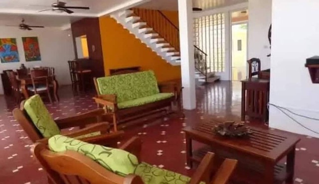 Beachfront House With Pool - Perfect for 12 People