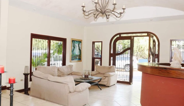 Nesthost Hotel Los Robles
