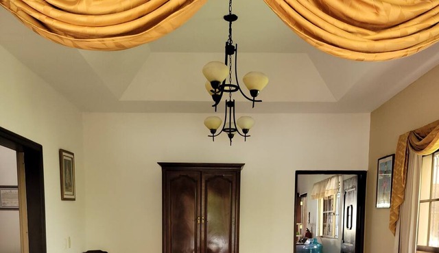 Casa Entera con Alberca en las Colinas Managua, Apta Para Familias